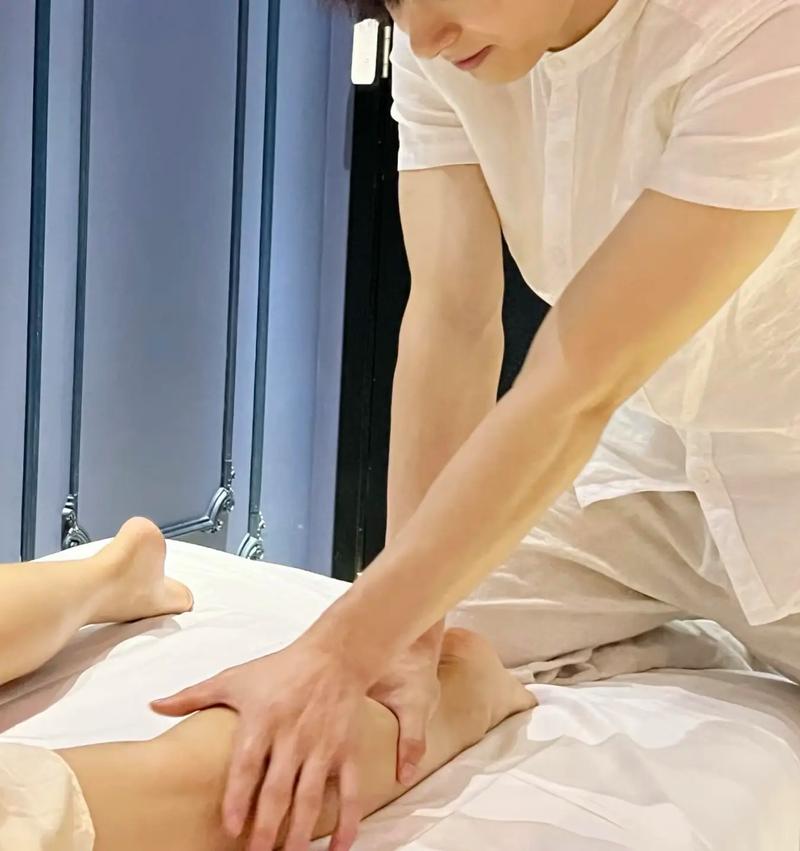 操警花逼的相关介绍